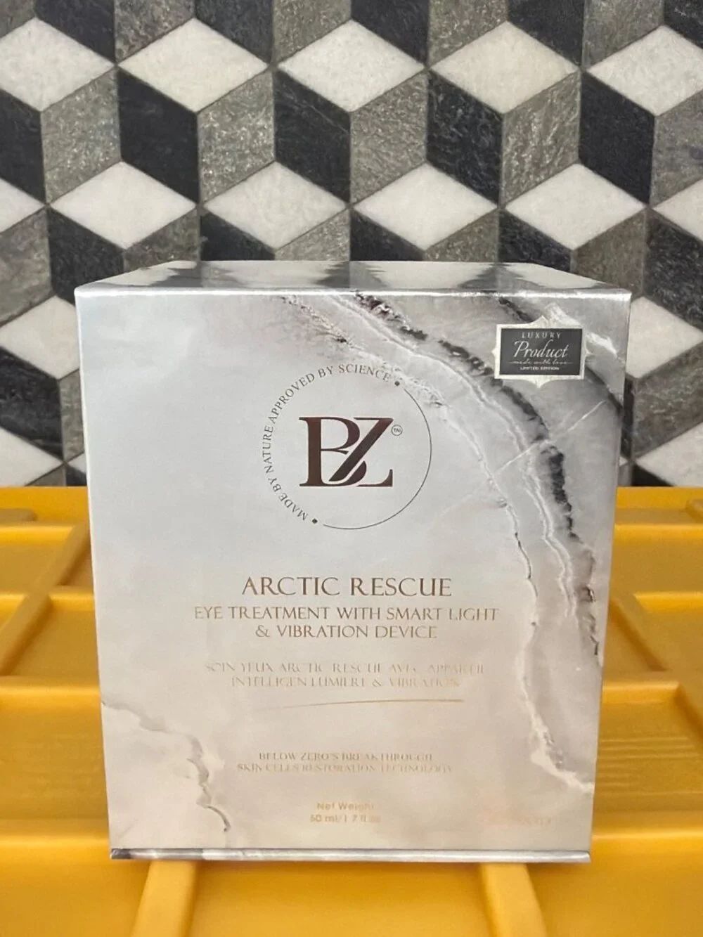 Below Zero Arctic Rescue Eye Treatment With Smart Light & Vibration Device